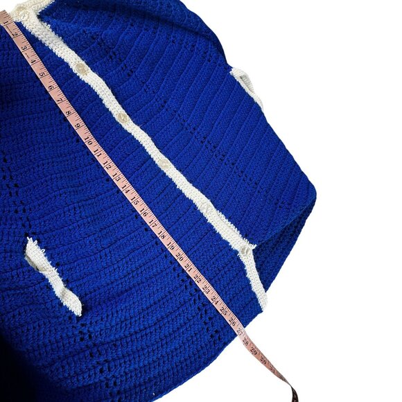 Handmade Crochet Cape Blue White Poncho Vintage 70s Cottagecore Boho Retro - Picture 6 of 6